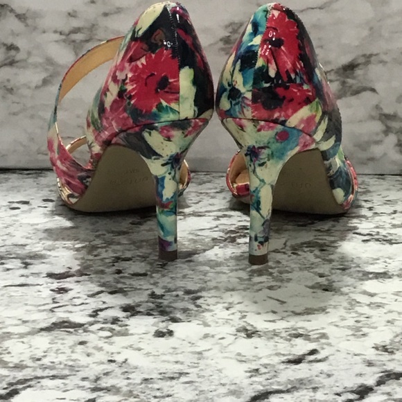 Unisa Women's Floral Patent Open Toe Pumps Heels - Picture 13 of 13